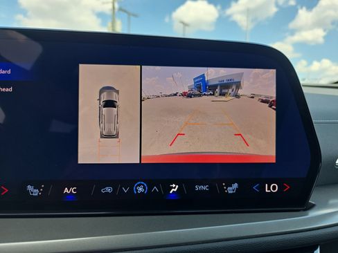 New 2027 Chevrolet Traverse LT w/ Midnight/Sport Edition FWD image 24