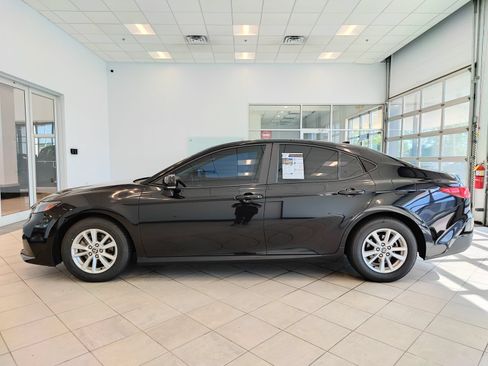 Used 2025 Toyota Camry LE FWD image 6