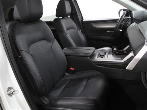 Certified 2025 MAZDA CX-70 3.3 Turbo w/ Preferred Package image 16