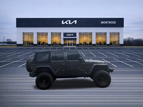 Used 2017 Jeep Wrangler Unlimited Sport AWD/4WD image 4