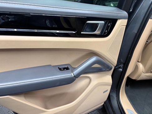 Used 2021 Porsche Cayenne E-Hybrid Coupe image 56