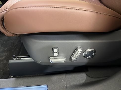 New 2026 Lincoln Nautilus Reserve AWD/4WD image 11
