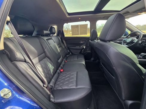 Used 2022 Nissan Rogue Platinum w/ Head-Up Display Package image 10