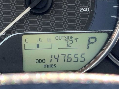 Used 2014 Toyota Corolla LE FWD image 19