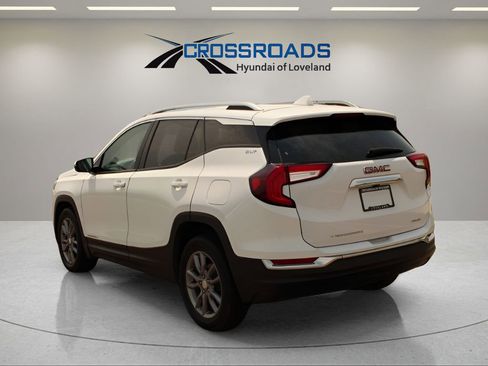 Used 2022 GMC Terrain SLT image 3