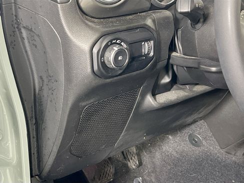 Used 2023 Jeep Wrangler Sahara image 10