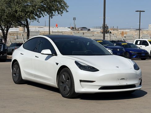 Used 2023 Tesla Model 3 Standard Range RWD image 2