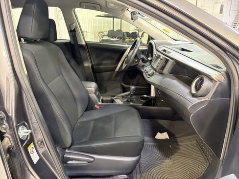Used 2017 Toyota RAV4 LE FWD image 12