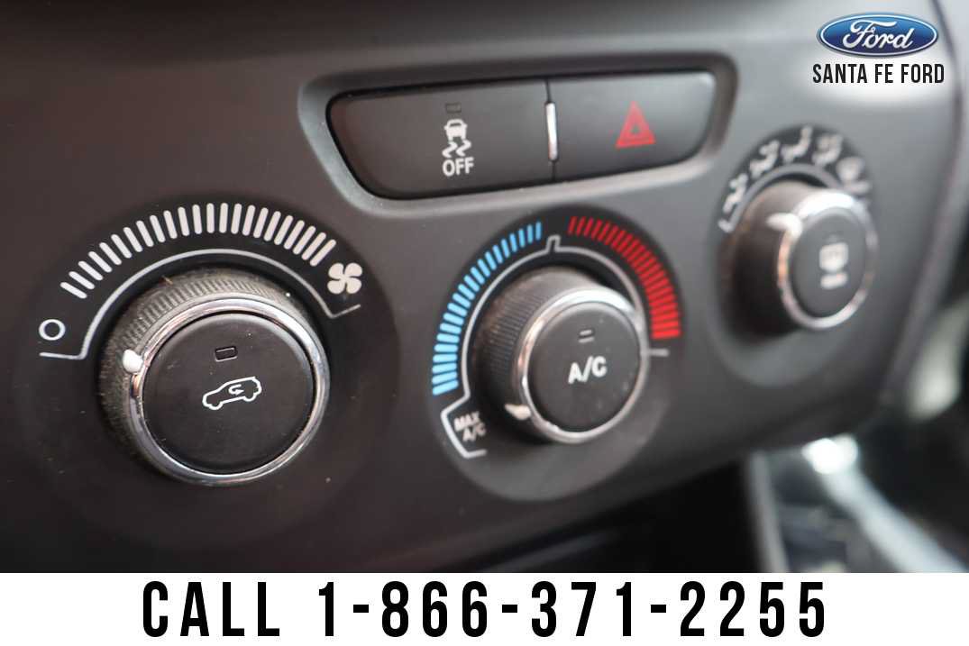 Used 2016 Jeep Cherokee Sport FWD image 31