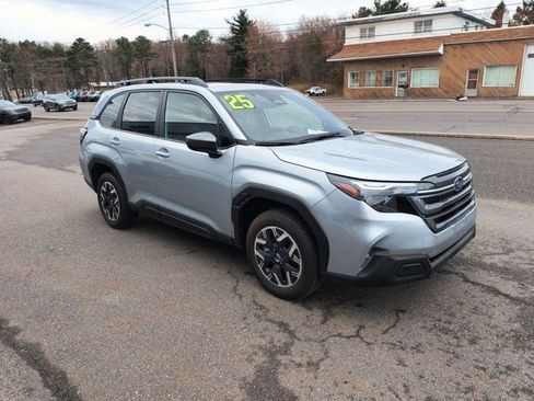Used 2025 Subaru Forester Premium AWD/4WD image 2