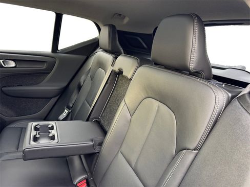 Certified 2025 Volvo XC40 B5 Plus image 24