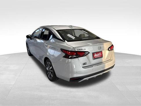 Used 2025 Nissan Versa SV FWD image 5