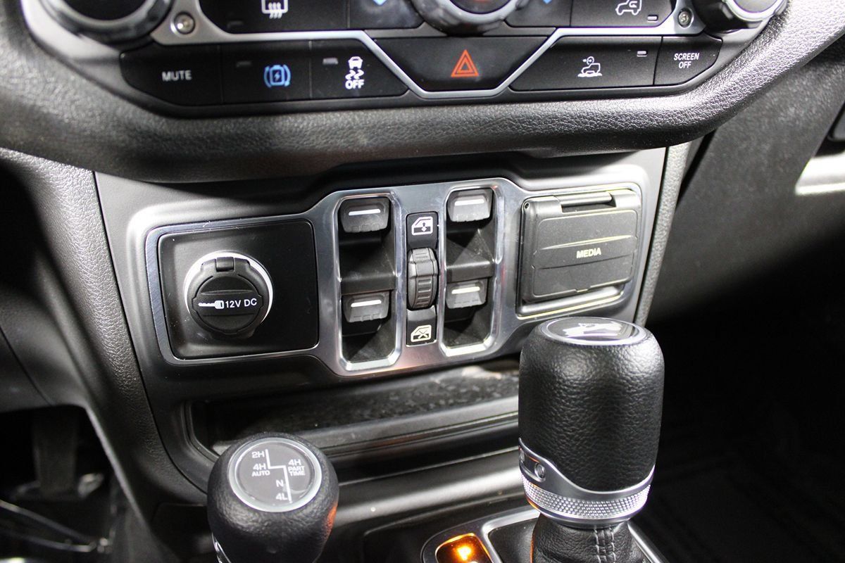 Used 2024 Jeep Wrangler Unlimited AWD/4WD image 17