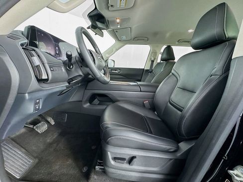 Used 2025 Nissan Armada SV image 12