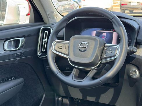 Certified 2025 Volvo XC40 B5 Core image 13
