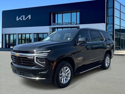 Used 2025 Chevrolet Tahoe LS AWD/4WD image 3