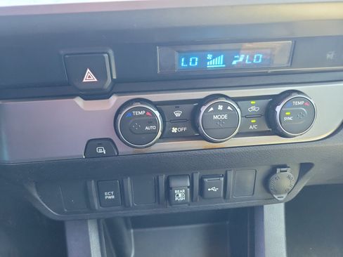Used 2021 Toyota Tacoma SR5 RWD image 28