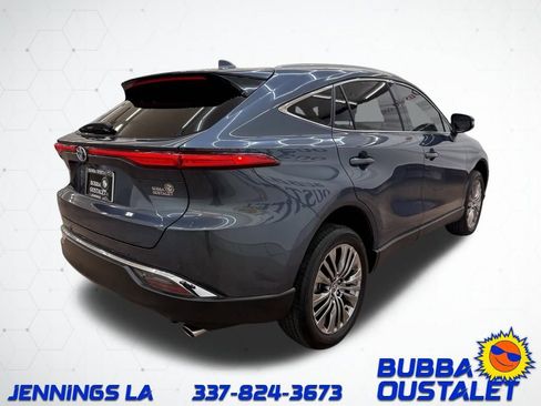 Used 2024 Toyota Venza XLE image 5