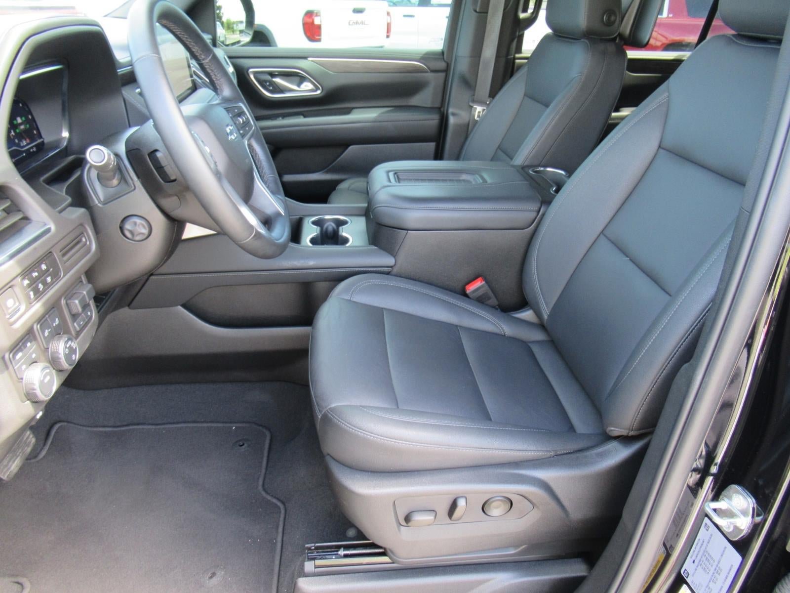 Used 2023 Chevrolet Suburban Z71 w/ Luxury Package AWD/4WD image 18