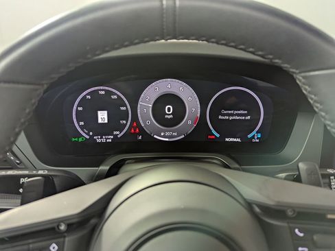 Used 2025 Porsche 911 Carrera image 6