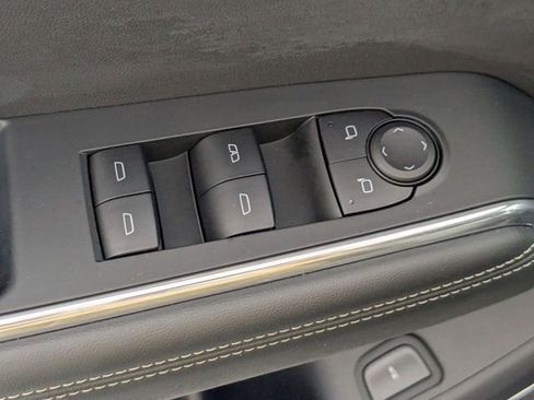 Used 2025 GMC Acadia Elevation image 12