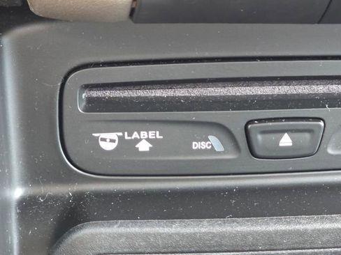 Used 2019 RAM 1500 Laramie AWD/4WD image 9