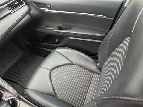 Used 2023 Toyota Camry SE image 16