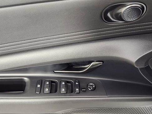 Certified 2025 Hyundai Elantra SEL FWD image 9