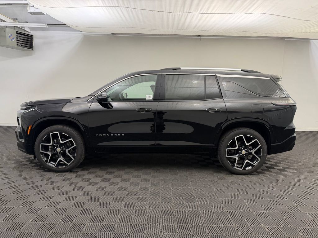 Used 2025 Chevrolet Traverse High Country FWD image 2
