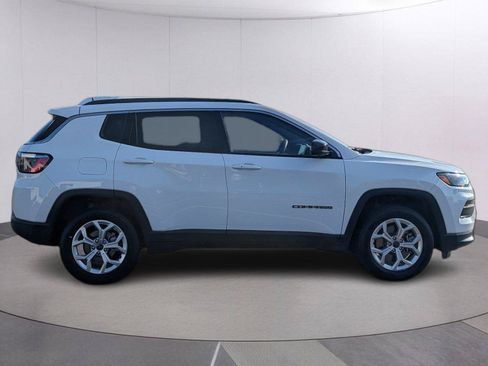Used 2025 Jeep Compass Latitude w/ Convenience Group AWD/4WD image 8