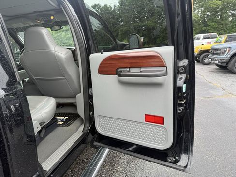 Used 2006 Ford F350 Lariat AWD/4WD image 33