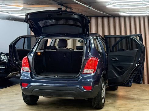 Used 2018 Chevrolet Trax LS w/ LPO, Cargo Package FWD image 7