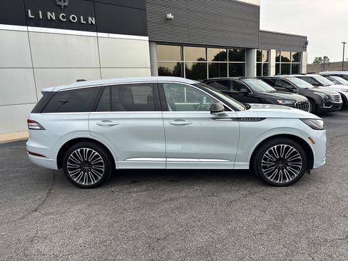 Certified 2025 Lincoln Aviator Black Label AWD/4WD image 8