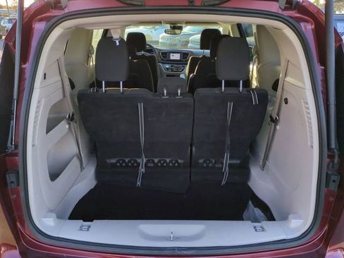 Used 2023 Chrysler Voyager LX image 12