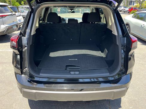 Used 2025 Nissan Rogue SV FWD image 33