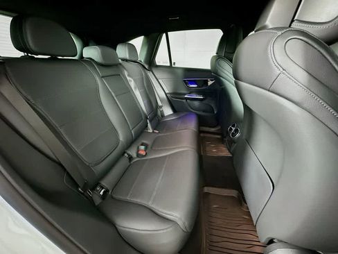 Used 2024 Mercedes-Benz GLC 300 4MATIC image 31