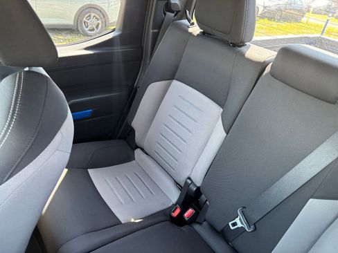 Used 2025 Toyota Tacoma TRD Off-Road AWD/4WD image 40