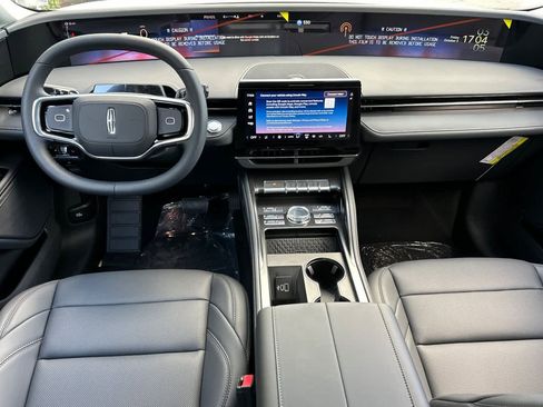 Used 2026 Lincoln Nautilus Premier image 3