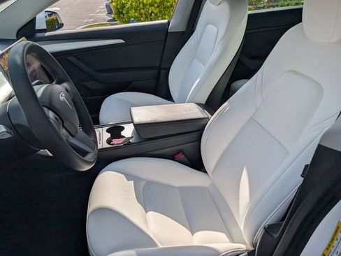 Used 2023 Tesla Model 3 Standard Range RWD image 5