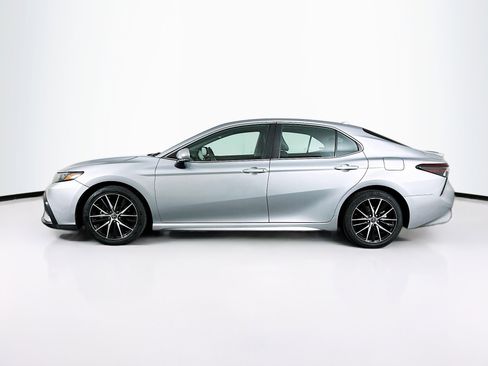 Used 2023 Toyota Camry SE FWD image 4
