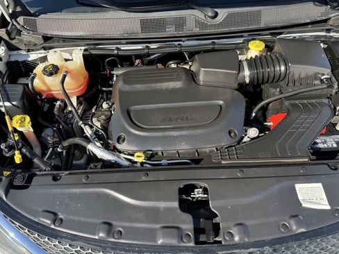 Used 2020 Chrysler Pacifica Limited w/ Tire & Wheel Group image 28