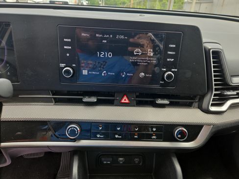 Used 2024 Kia Sportage LX FWD image 13