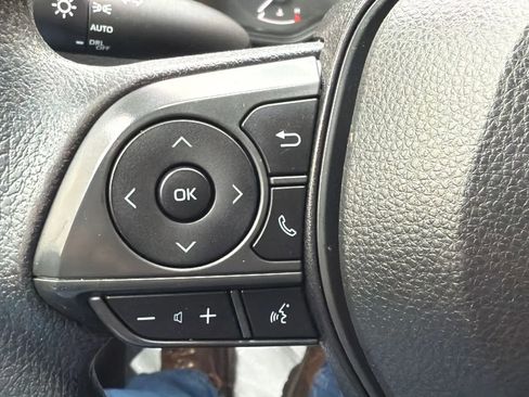 Used 2021 Toyota Corolla LE image 12