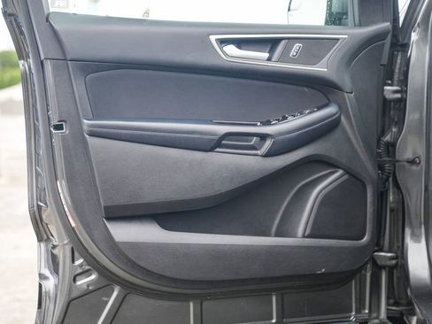 Used 2018 Ford Edge SEL image 22