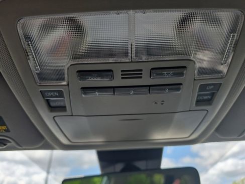 Used 2019 Toyota Highlander XLE image 36