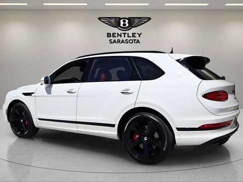 Used 2025 Bentley Bentayga AWD/4WD image 3