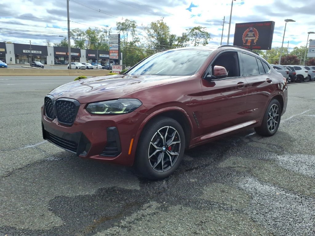 Used 2024 BMW X4 xDrive30i w/ Premium Package AWD/4WD image 3