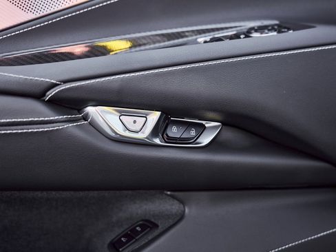 Used 2022 Chevrolet Corvette Stingray w/ Engine Appearance Package image 33