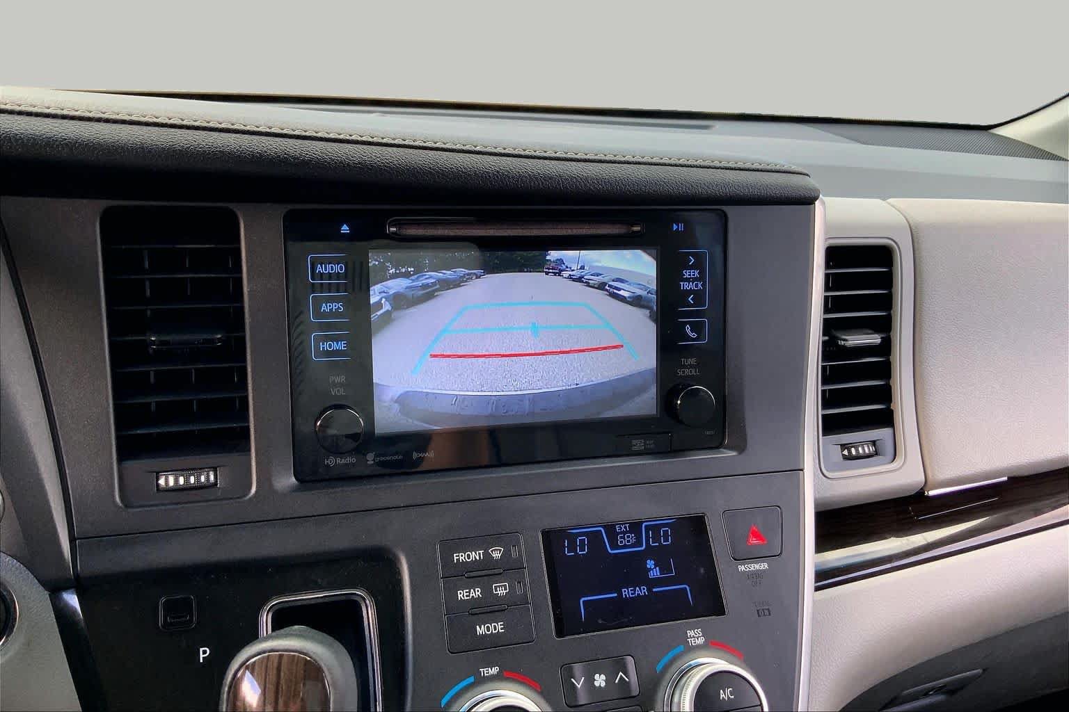 Used 2017 Toyota Sienna XLE Premium AWD/4WD image 29