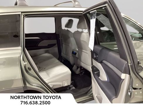 Used 2016 Toyota Highlander Plus AWD/4WD image 20